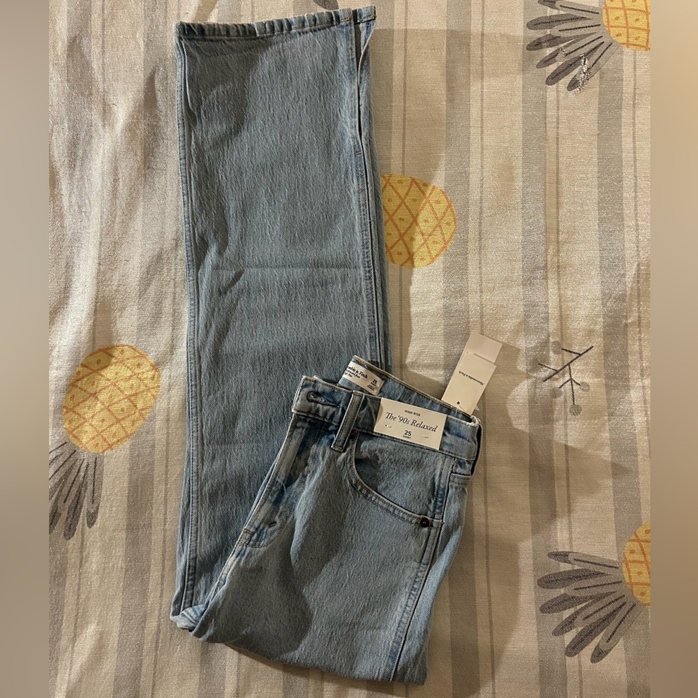 Abercrombie High Rise 90s Relaxed Split-Vent Hem Jean